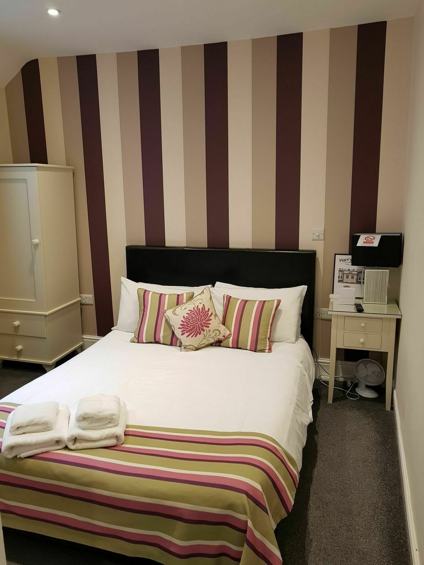 Harry'S Hotel & Restaurant Aberystwyth Bagian luar foto