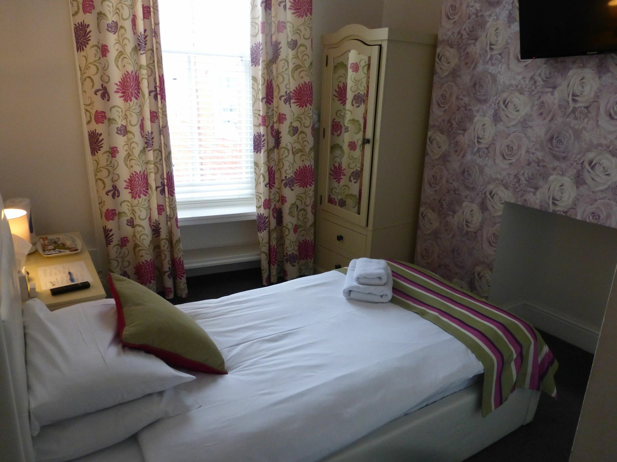 Harry'S Hotel & Restaurant Aberystwyth Bagian luar foto