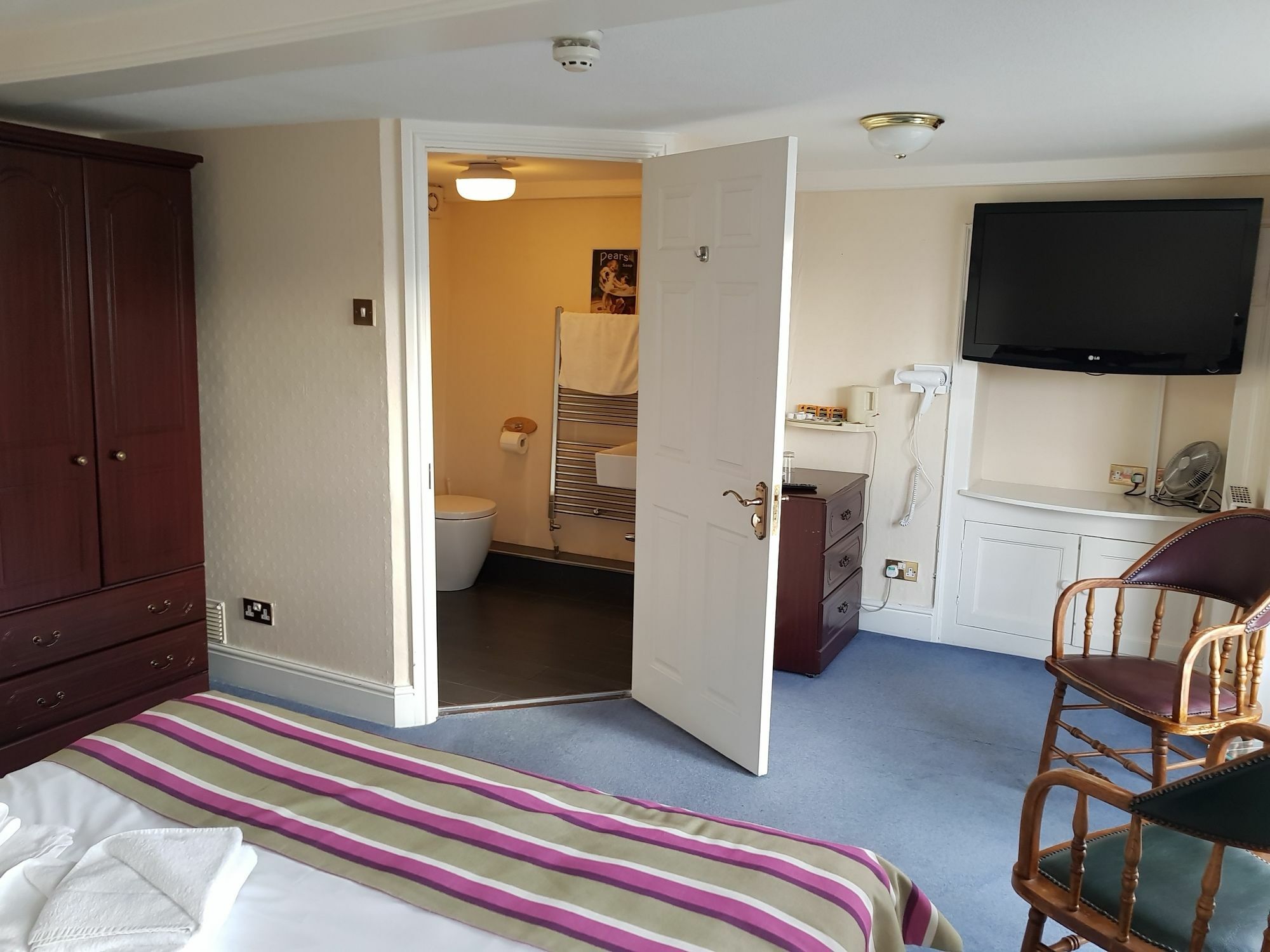 Harry'S Hotel & Restaurant Aberystwyth Bagian luar foto