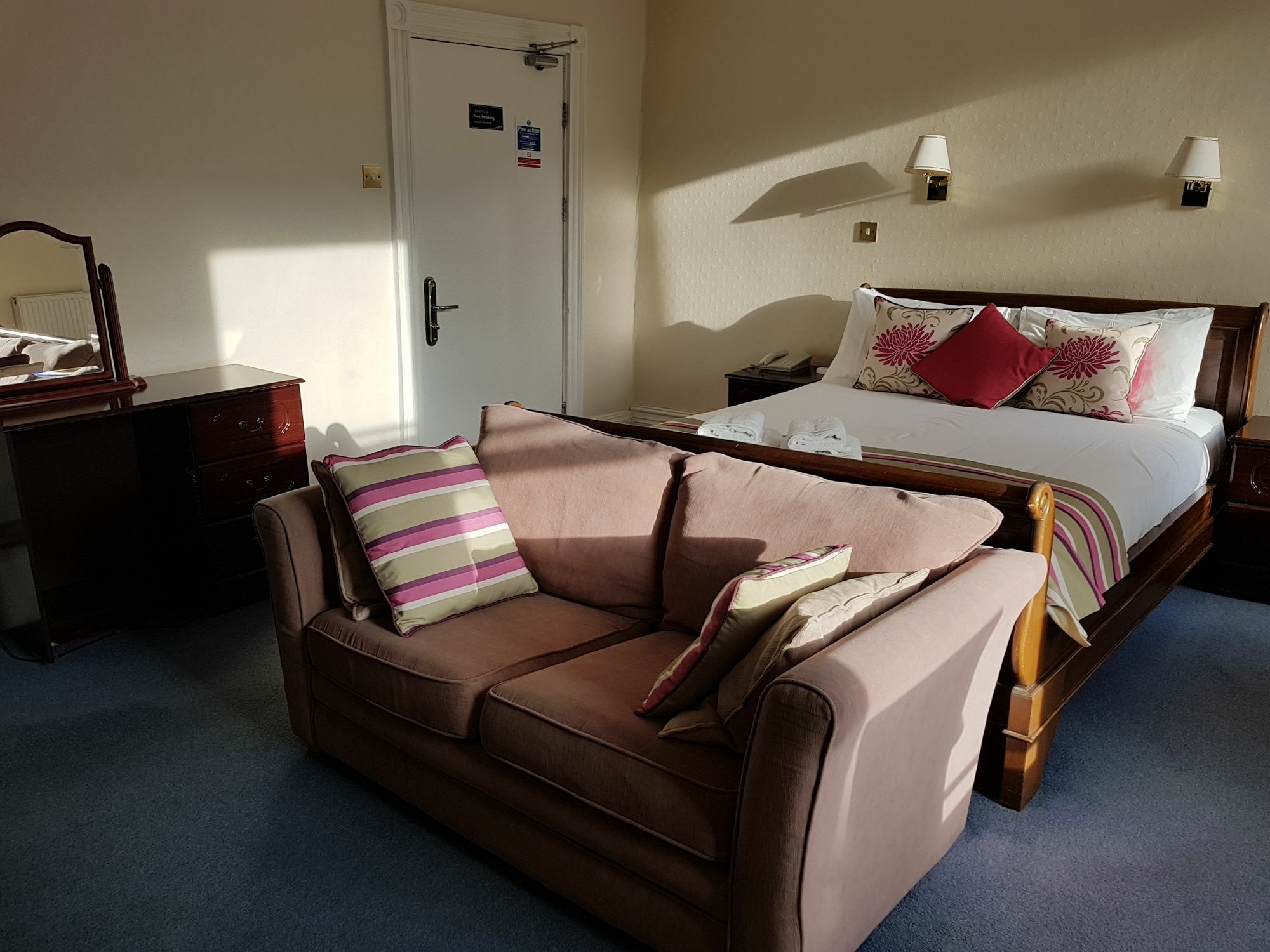 Harry'S Hotel & Restaurant Aberystwyth Bagian luar foto